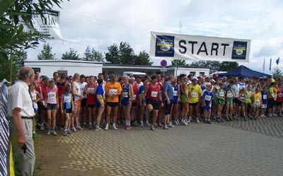 Startline mit den Teilnehmern am Gro&szlig;koschener Strand