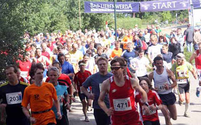 Startline mit den Teilnehmern am Gro&szlig;koschener Strand